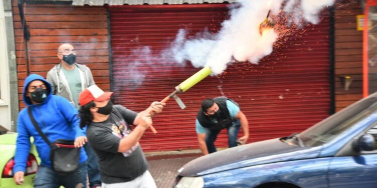 Echaron al empleado municipal que usó un mortero en una marcha