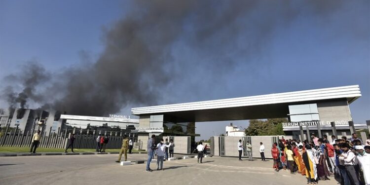 Se quemó en India la sede del mayor fabricante de vacunas contra el Covid-19