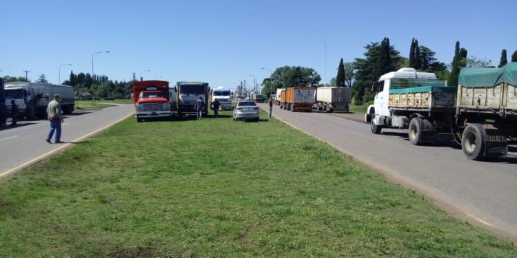 Se levantó el paro de transportistas de granos a nivel nacional con acuerdo de 20%