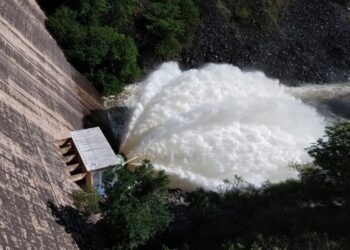 Abrieron las válvulas en el San Roque