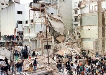 La Justicia responsabilizó a Irán y a Hezbollah por los atentados contra la embajada de Israel y la AMIA