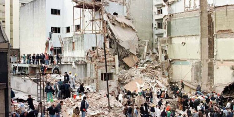 La Justicia responsabilizó a Irán y a Hezbollah por los atentados contra la embajada de Israel y la AMIA