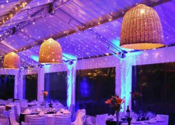 Autorizan a salones de fiestas a realizar almuerzos y cena show