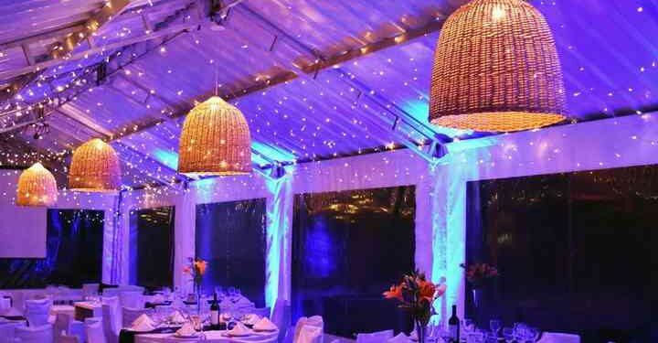 Autorizan a salones de fiestas a realizar almuerzos y cena show