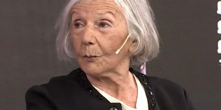 Sarlo se retractó: "Me autocritico fuertemente, no debí decir por debajo de la mesa"