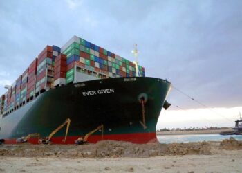 Reflotan el buque Ever Given y se reanuda el tráfico en el Canal de Suez
