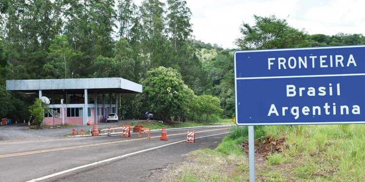 El Gobierno suspendió el ingreso al país por las fronteras terrestres