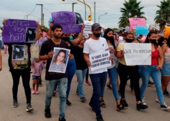 Familiares y amigos marcharon para pedir justicia tras el femicidio de Katherine Saavedra