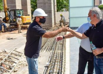 Llaryora se refirió al estado de "abandono" de la Plaza España y prometió terminar las obras