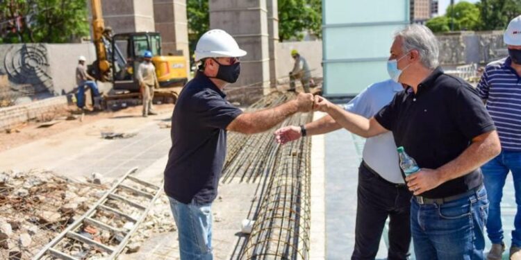 Llaryora se refirió al estado de "abandono" de la Plaza España y prometió terminar las obras