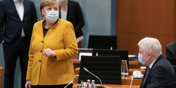 Merkel dio marcha atrás con el confinamiento estricto para Semana Santa