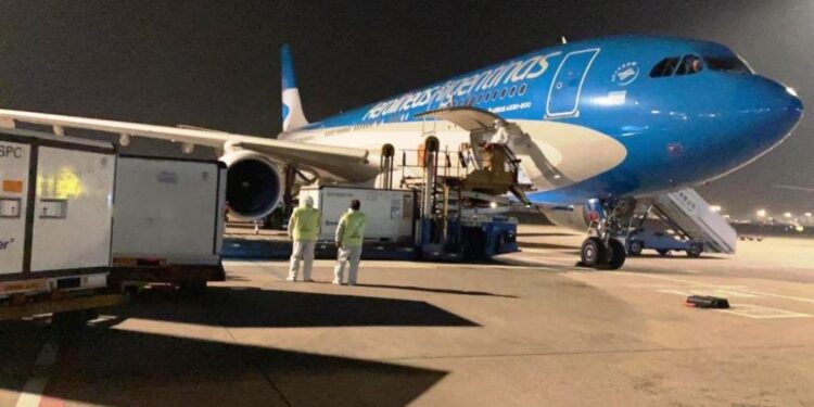 Un nuevo vuelo partirá este domingo a Rusia para traer más dosis de Sputnik V