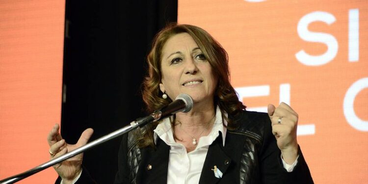 Mónica Fein se convirtió en la primera mujer en presidir el Partido Socialista