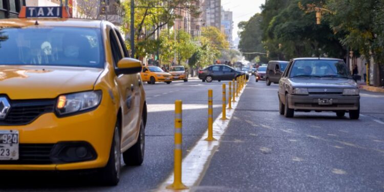 Colocan nuevos delineadores de tránsito en avenidas Colón y General Paz