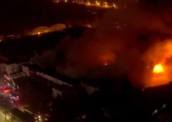 Voraz incendio en una planta panificadora de San Fernando