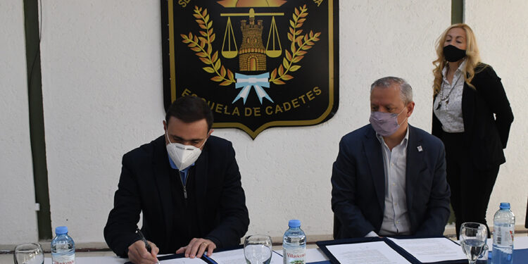 Firman acuerdo para renovar el programa "Cultura en las cárceles"