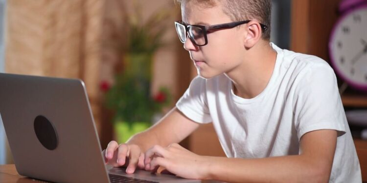 Presentan el curso en tecnologías "Adolescentes 4.0"