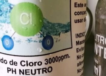 Una bebé está grave por tomar una mamadera con dióxido de cloro