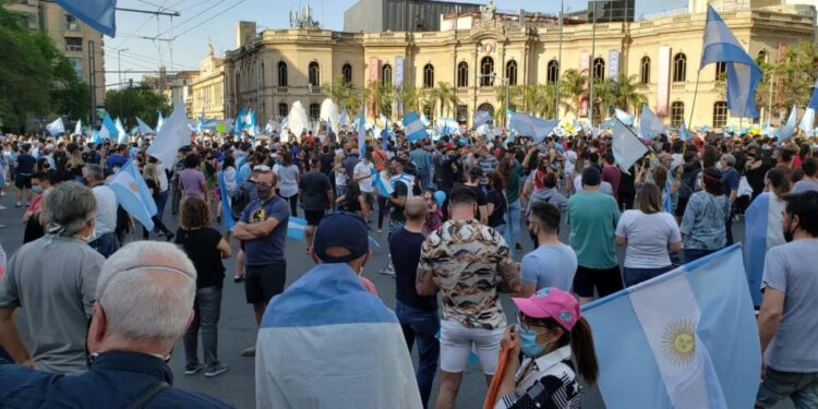Marcha contra las restricciones: buscan identificar a los manifestantes en Córdoba