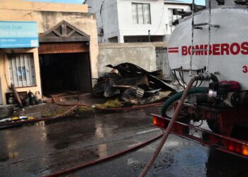 Incendio en una carpintería de barrio Alto Alberdi dejó dos lesionados