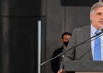 Llaryora promulgó la ordenanza que exime de tasas a los excombatientes de Malvinas