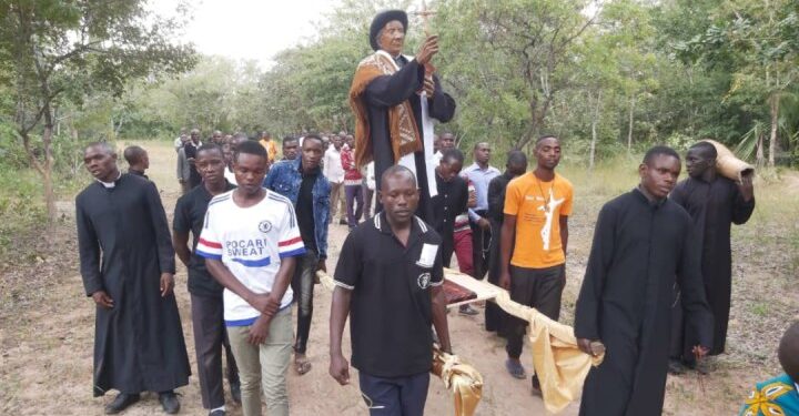 Una estatua del Cura Brochero de Córdoba a Tanzania