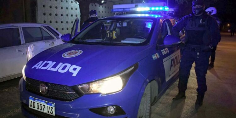 Balearon a un joven en barrio Argüello y luego huyeron