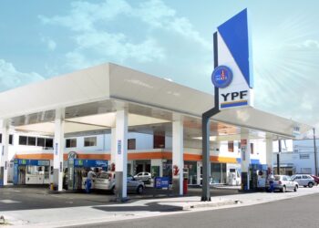 YPF anticipó que bajará el precio de la nafta esta semana