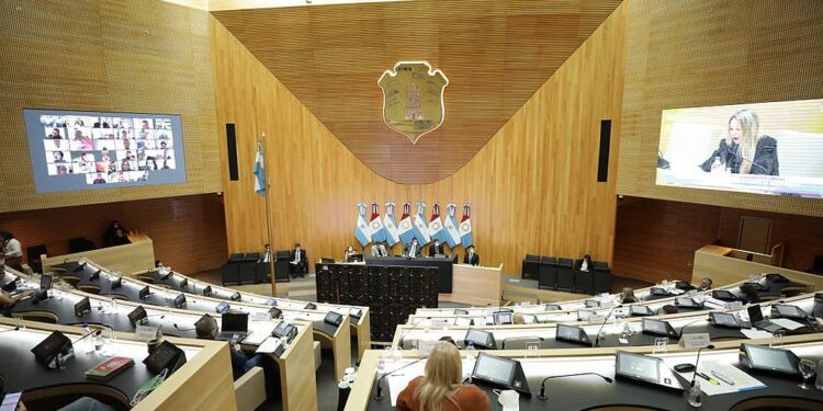 La Legislatura autorizó a Schiaretti a comprar vacunas contra el Covid-19