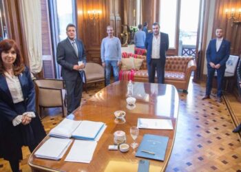 Cristina Kirchner y Massa firmaron un 40% de aumento para los empleados legislativos