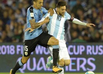 Argentina enfrenta a Uruguay en una nueva edición del clásico del Río de la Plata