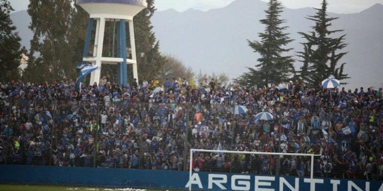 Imputarán a 21 personas por el festejo descontrolado del club Godoy Cruz