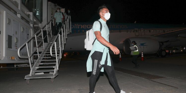 El seleccionado argentino llegó a Barranquilla para enfrentar a Colombia