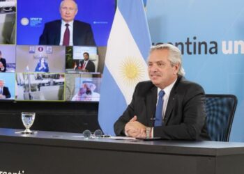 Fernández presentó el inicio de producción de vacunas Sputnik V en Argentina junto a Vladimir Putin