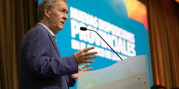 Schiaretti pidió a la población disminuir la circulación y que se inscriban para vacunación