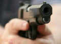 Entró a robar en una concesionaria encapuchado y a punta de pistola