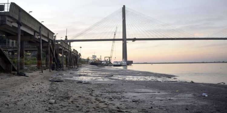 El Gobierno declara "emergencia hídrica" por la bajante del río Paraná