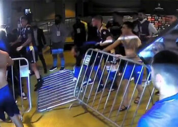 El plantel de Boca regresa al país esta tarde, tras el escándalo