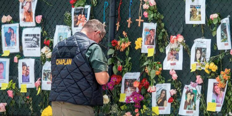 Derrumbe en Miami: hallan otros dos cuerpos y suman 24 los muertos