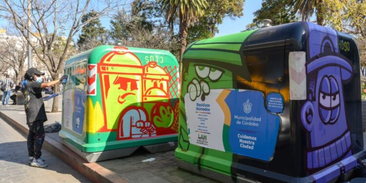 Arte urbano en contendores de la ciudad