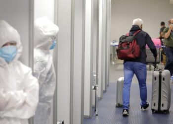 Salud aisló a 160 personas, tras el caso del viajero con la variante Delta