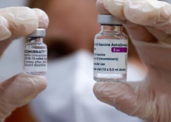 Estudio evidencia la eficacia de combinar vacunas AstraZeneca y Sputnik V