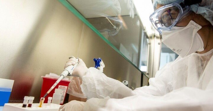 Disponen el aislamiento de dos burbujas por un alumno contagiado con la variante Delta