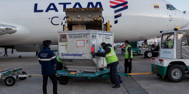 Llegó al país un nuevo lote con 204.000 vacunas de AstraZeneca