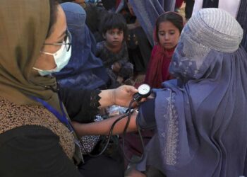 La UE reforzará el apoyo económico a países cercanos a Afganistán para contener a los refugiados