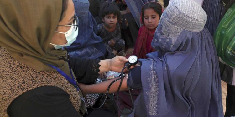 La UE reforzará el apoyo económico a países cercanos a Afganistán para contener a los refugiados