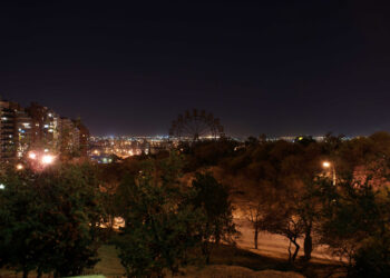 Iluminarán con luces LED espacios del Parque Sarmiento