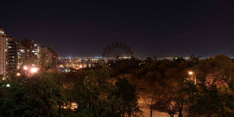 Iluminarán con luces LED espacios del Parque Sarmiento