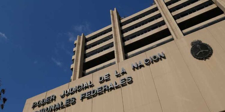 La Justicia investiga a 148 presuntos vacunados VIP en Córdoba