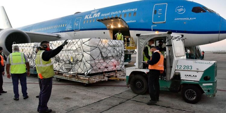 Este miércoles llegan al país más de un millón de vacunas Sinopharm y AstraZeneca